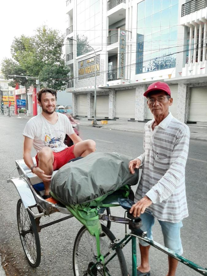 ホテル Khach San 20 チャウドック エクステリア 写真